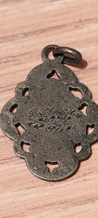 Medalla muy antigua de la Virgen