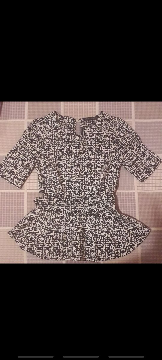 Camiseta estampado blanco y negro