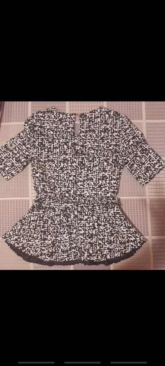 Camiseta estampado blanco y negro