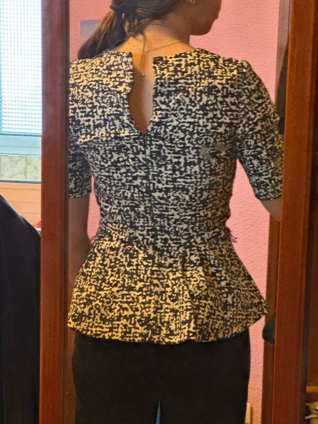 Camiseta estampado blanco y negro