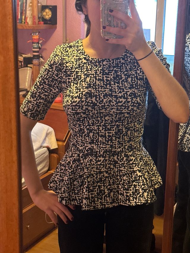 Camiseta estampado blanco y negro