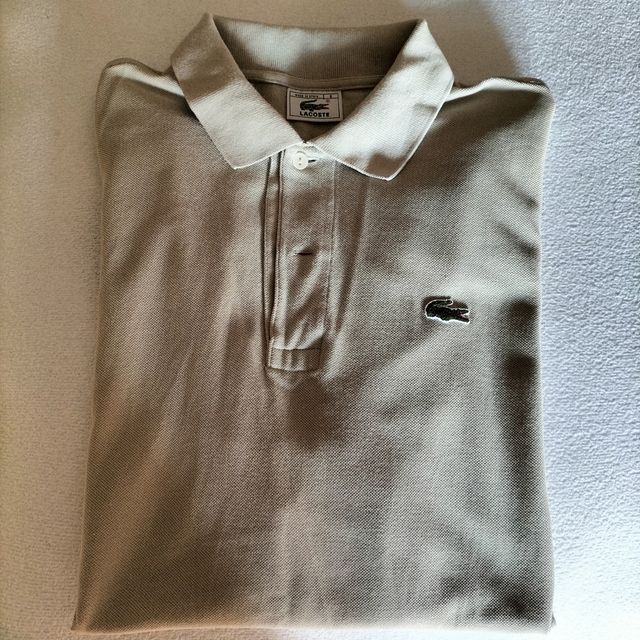 Polo Lacoste color beige-marrón claro