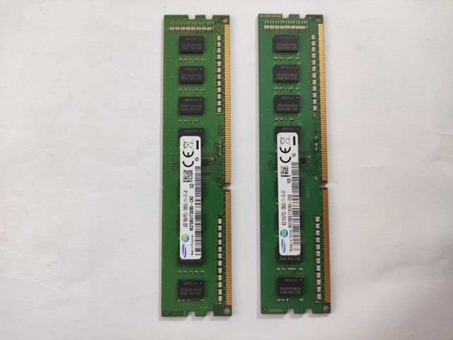 SAMSUNG 2 x 4GB PC3 12800U RAM