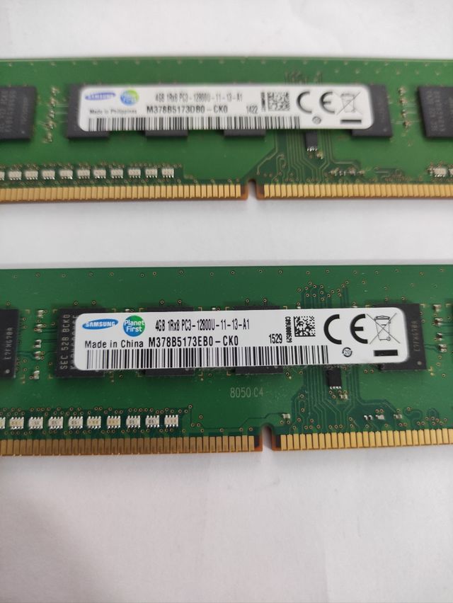SAMSUNG 2 x 4GB PC3 12800U RAM