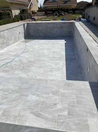 Piscinas de obra gunitadas , proyección hormigón
