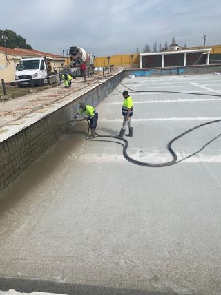 Piscinas de obra gunitadas , proyección hormigón