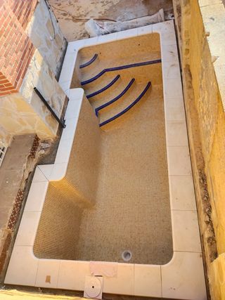 Piscinas de obra gunitadas , proyección hormigón