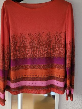 Top semitransparente rojo