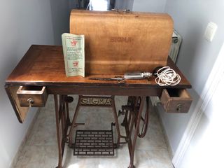 Máquina de coser y bordar "Sigma" de los años 30.