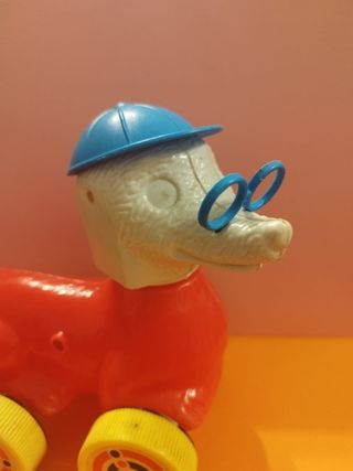 Juguete Perro plástico soplado ruedas