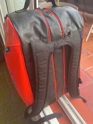 Paletero Asics color naranja coral y azul