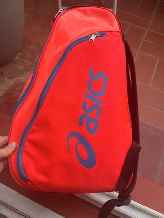 Paletero Asics color naranja coral y azul