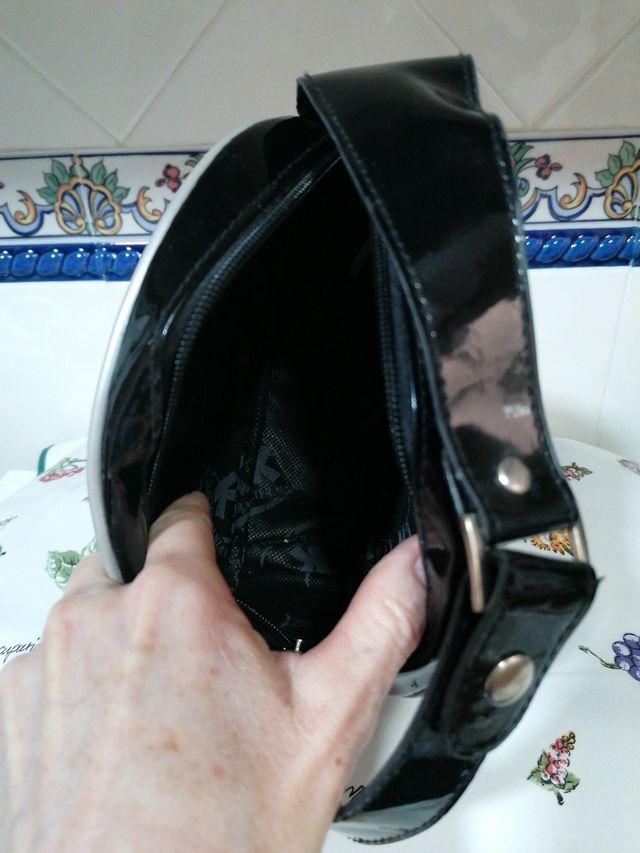 C24. - bolso de mano de charol de Betty Boop