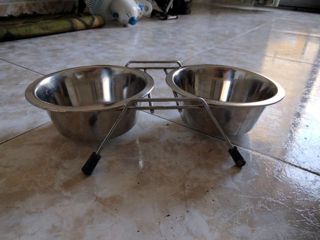 COMEDERO BEBEDERO CON SOPORTE Entrega en mano