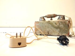 Telefono in Onice con orologio(Teléfono,Téléphone)