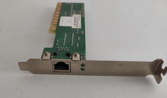 2 Tarjetas PCI, FireWire y red