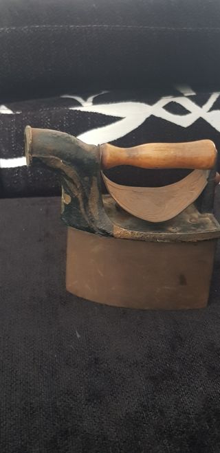 plancha antigua de carbón Mondragón