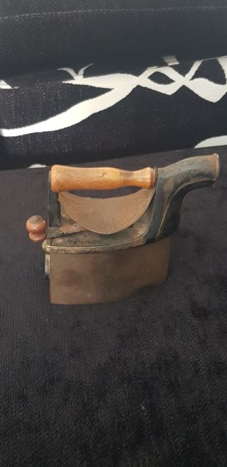 plancha antigua de carbón Mondragón