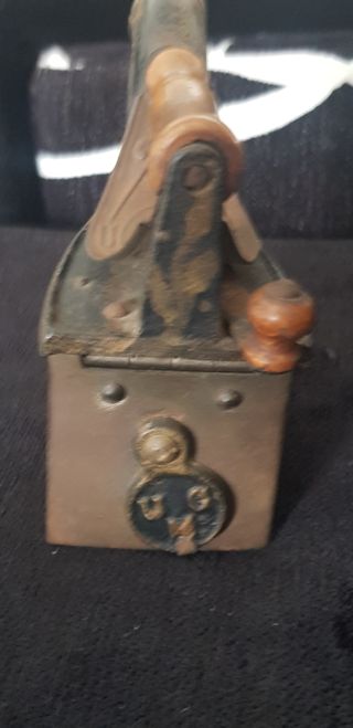 plancha antigua de carbón Mondragón