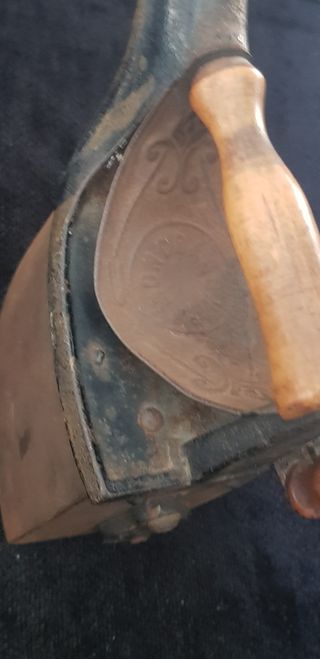 plancha antigua de carbón Mondragón