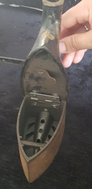 plancha antigua de carbón Mondragón