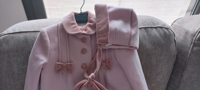 Abrigo paño rosa con capota a juego