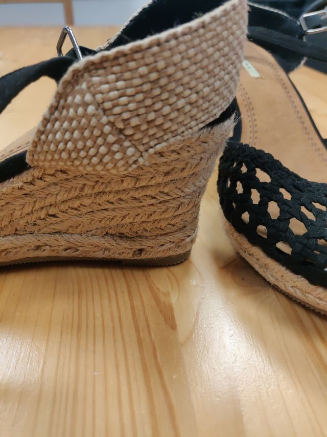 Alpargatas negras nuevas