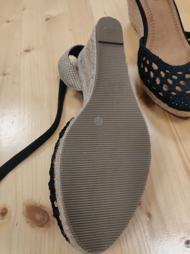 Alpargatas negras nuevas