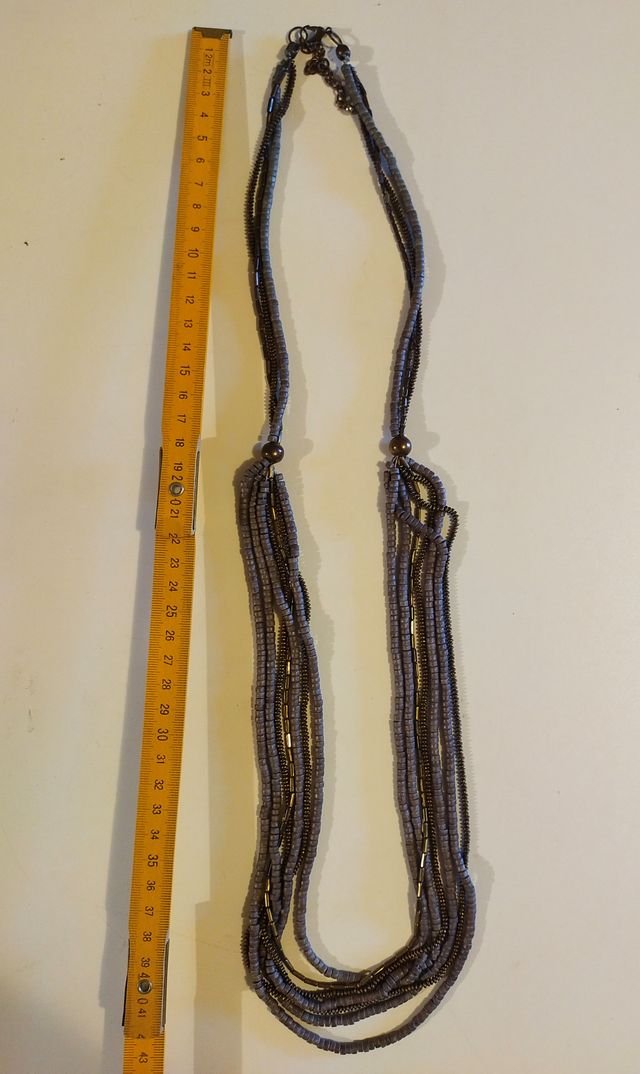 Collana lunga a più fili diversi con perline e ott