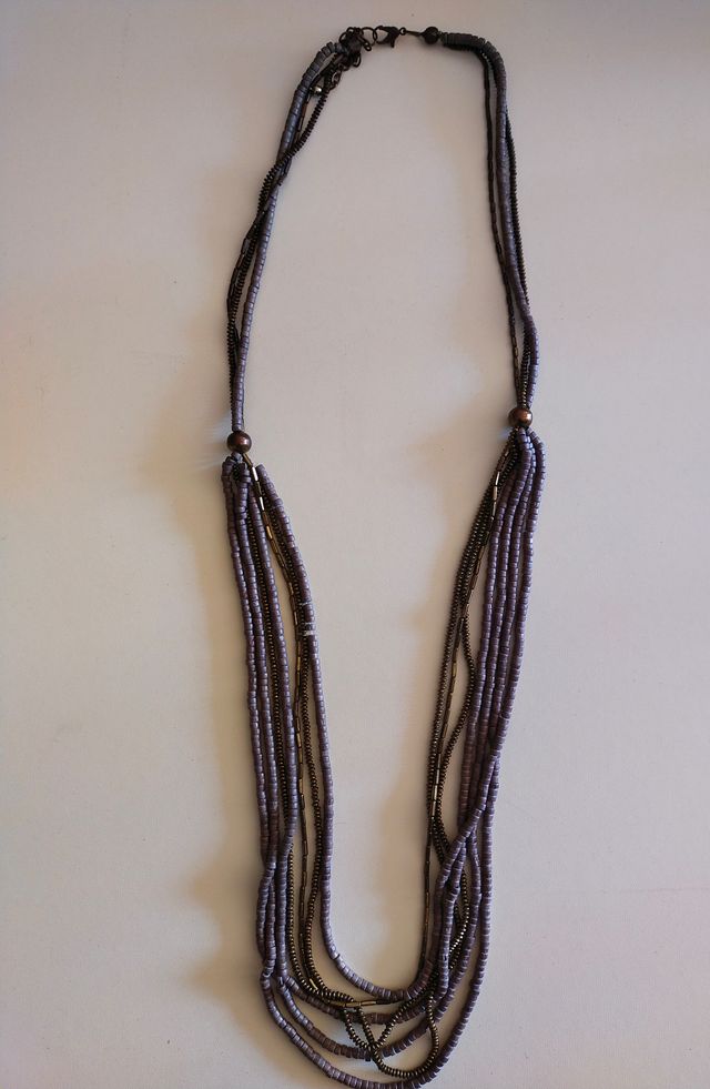 Collana lunga a più fili diversi con perline e ott
