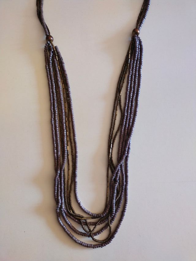 Collana lunga a più fili diversi con perline e ott