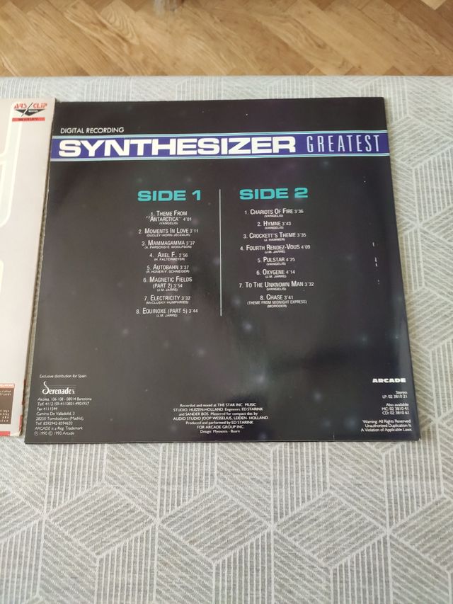 Confezione in vinile Technotronic e sintetizzatore
