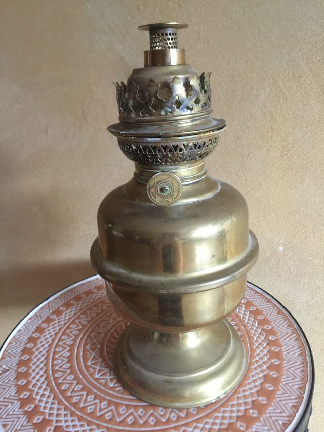 Decor antiguo de cobre amarillo