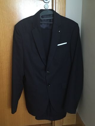Traje Zara azul marino talla 46