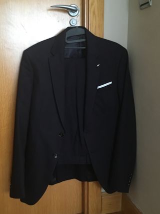 Traje Zara azul marino talla 46