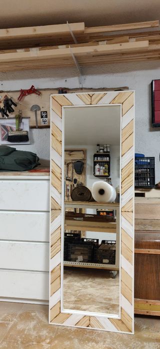 VALDIS: Espejo geométrico de madera