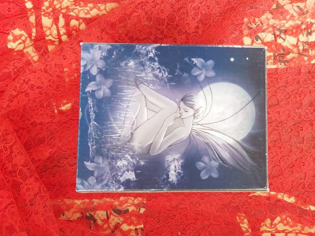 fata da collezione appesa