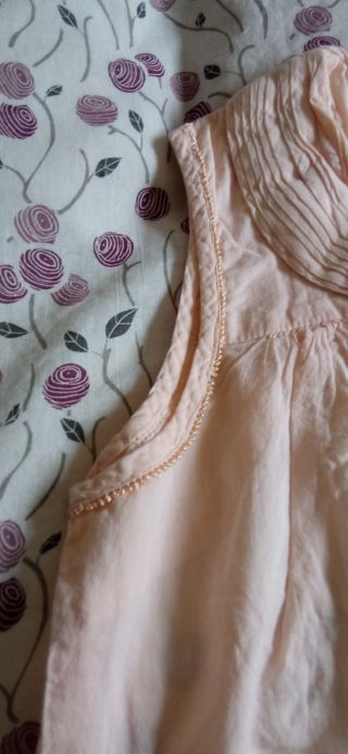 Blusa rosa bebé con detalles cuello y sisa