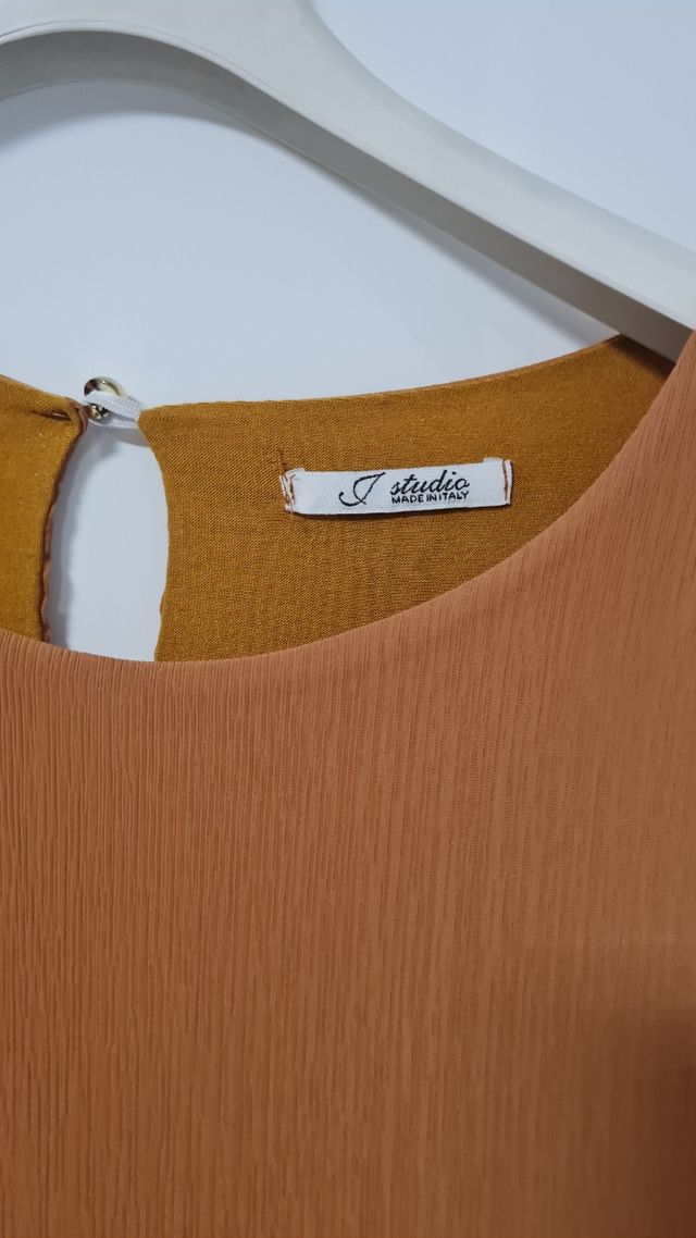 Abito corto con volant