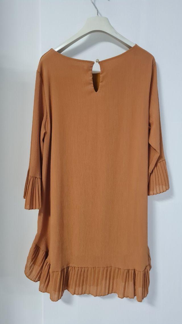 Abito corto con volant