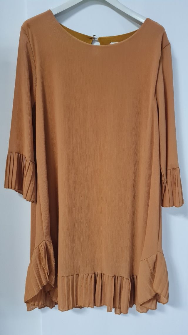 Abito corto con volant