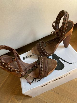 Sandalias de madera abalorios 1to3shoes