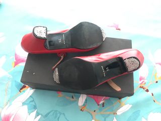 Zapatos de flamenco rojos piel de vacuno.