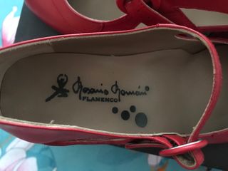 Zapatos de flamenco rojos piel de vacuno.