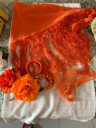 Precioso traje de Flamenca con sus complementos