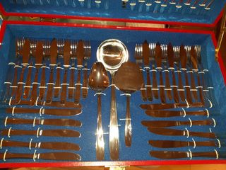 cubertería cruz de Malta para 12 personas