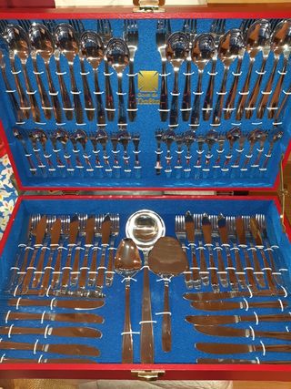 cubertería cruz de Malta para 12 personas