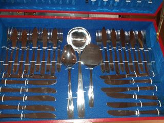 cubertería cruz de Malta para 12 personas