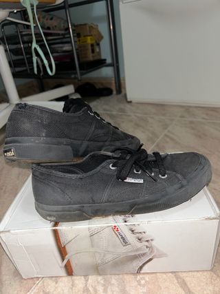 Superga negra