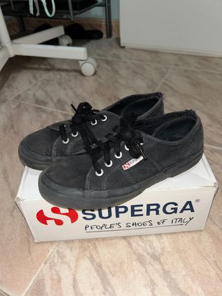 Superga negra